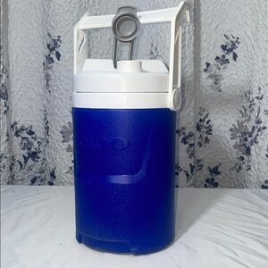 Igloo Blue and White Beverage Cooler